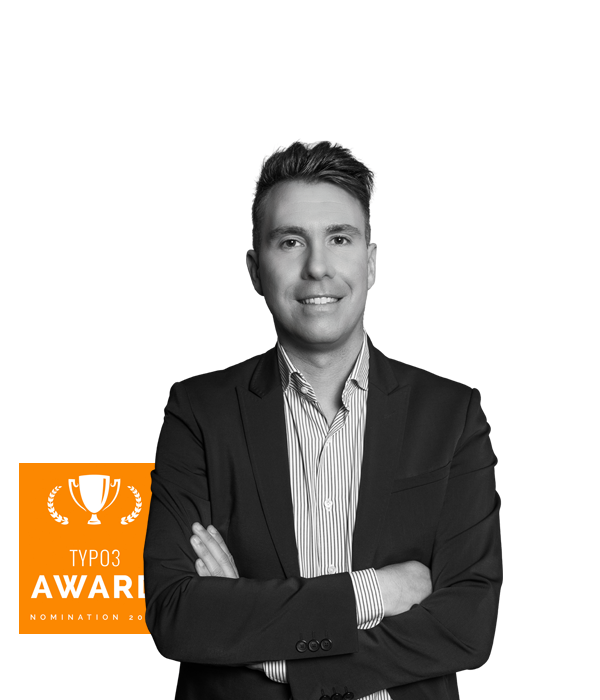 GSB Experte Daniel Waschlewski vor dem Text GSB-Agentur und einem TYOP3 Award Logo