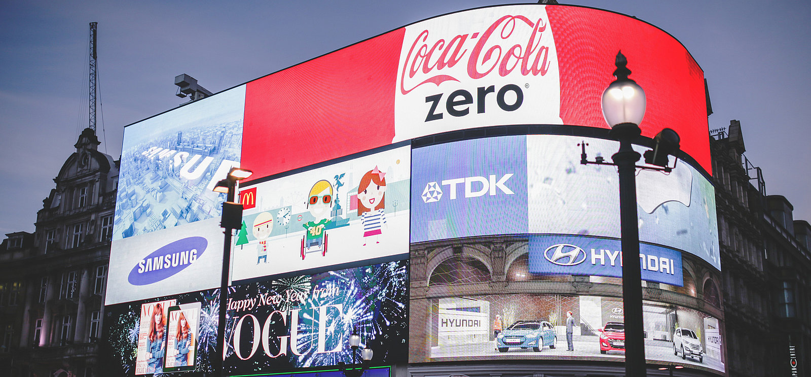 Eine große Werbetafel am Times-Square